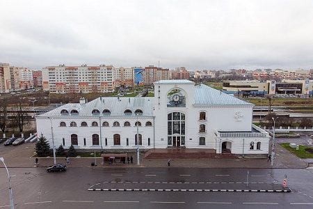 Железнодорожный вокзал в Великом Новгороде снова хотят перенести. Рассказываем историю вопроса